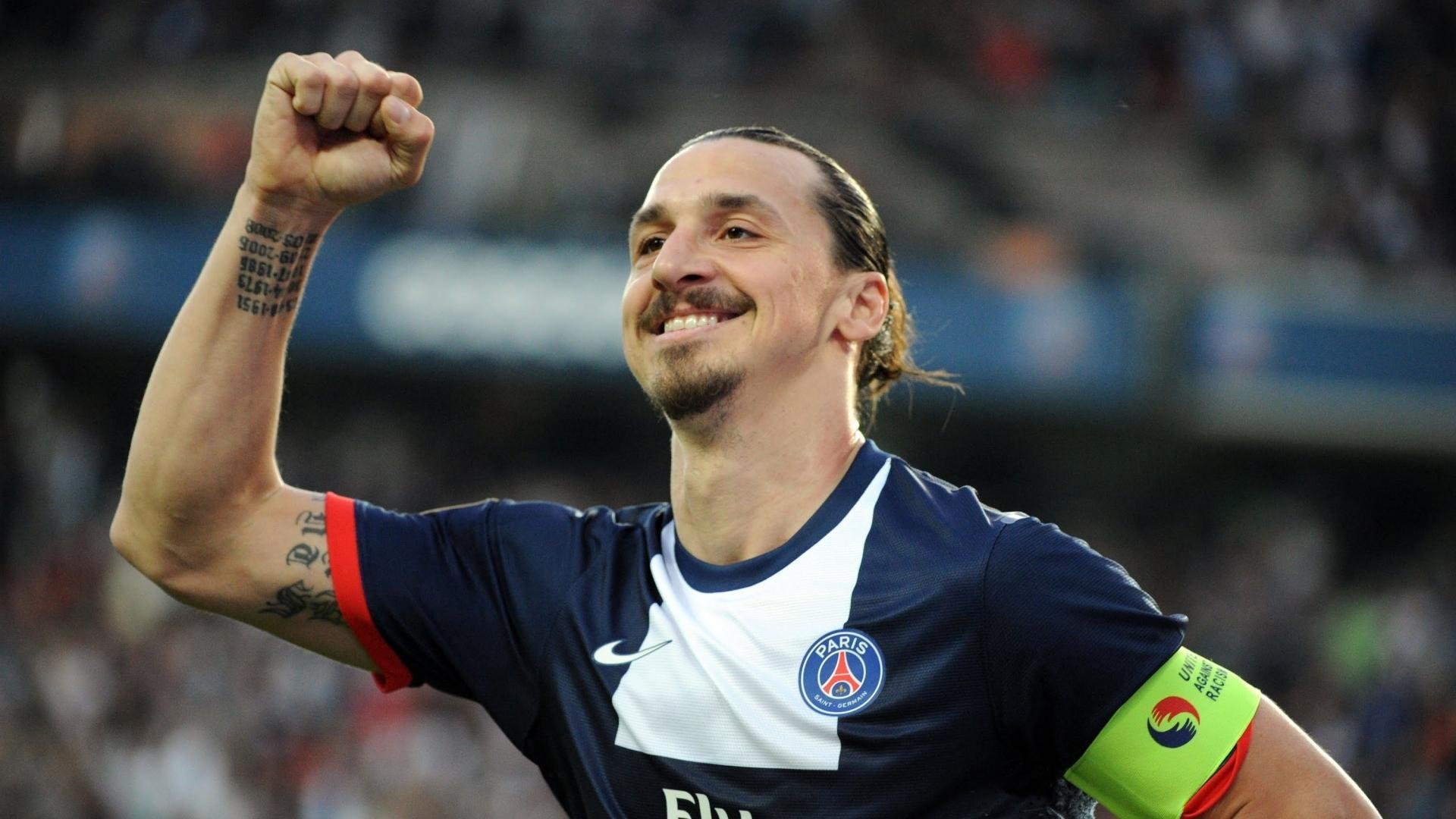 世界杯新周期:尝试引入“第五裁判”负责场边技术区管理 减轻主裁工作量